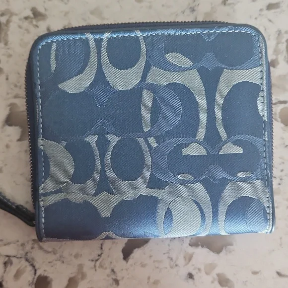 Coach Blue Wallet NWOT - Picture 3 of 11